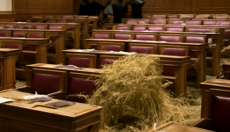 Ελλάδα: Λάρισα: Αγρότες διαμαρτύρονται έξω από γραφεία βουλευτών της ΝΔ – Πέταξαν άχυρα – Αγρότες στη Λάρισα διαμαρτύρονται έξω από γραφεία βουλευτών της ΝΔ, πετώντας άχυρα και ...