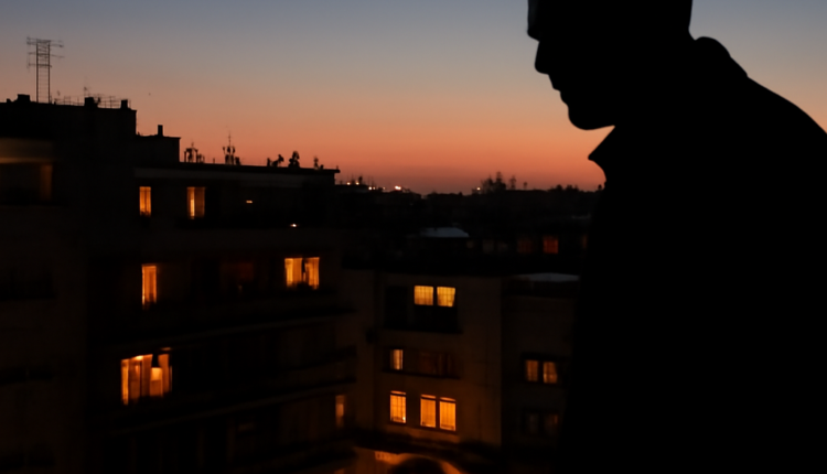 Ελλάδα: Συνελήφθη 44χρονος στα Πετράλωνα που κυκλοφορούσε με όπλο, μαχαίρι και πλαστή αστυνομική κάρτα – Συνελήφθη 44χρονος στα Πετράλωνα με όπλο, μαχαίρι, γεμιστήρες και πλαστή...